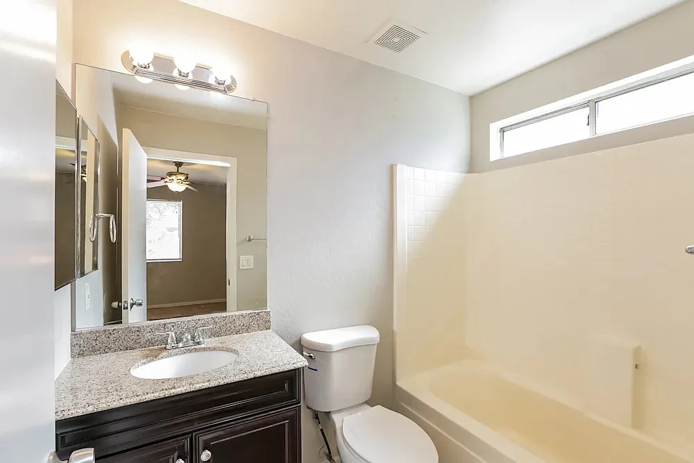 3 bed, 1200 sqft, $1,575 — Photo 3