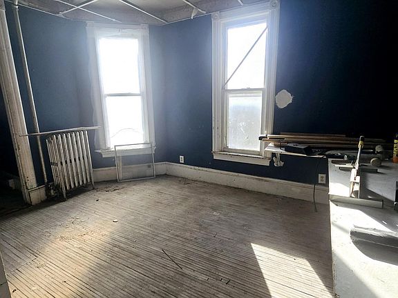 4th image of 321 N C St