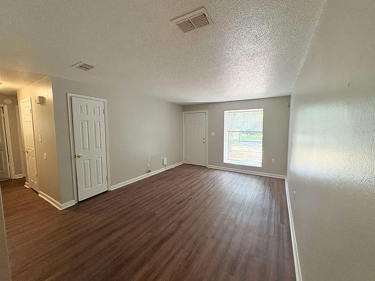 2922 Oakwood Dr — Photo 16