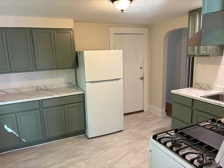 405 Willis Ave #2 — Photo 3