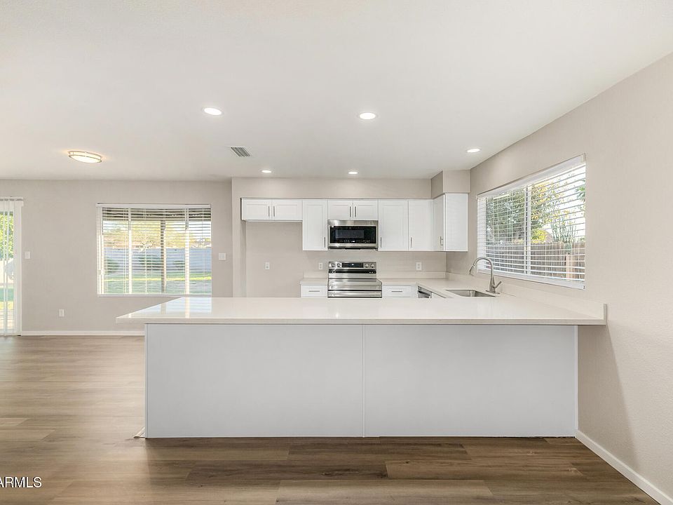 1st image of 2207 W PORTOBELLO Avenue