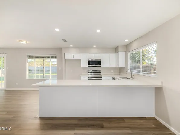 2207 W PORTOBELLO Avenue, Mesa, AZ 85202