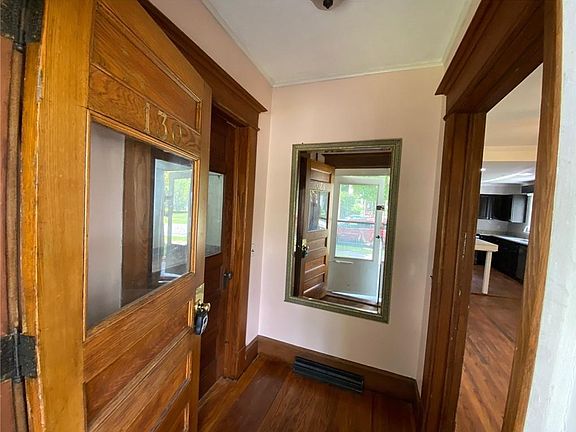 4th image of 130 Bartle Ave