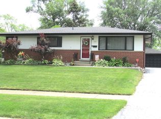 701 E Hackberry Ln, Mount Prospect, IL 60056