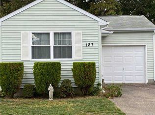 187 Village Cir W, Manorville, NY 11949