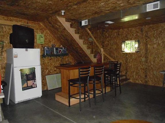 4th image of 7933 Rocky Ln
