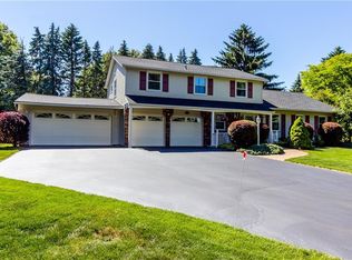 1013 Silvercrest Dr, Webster, NY 14580