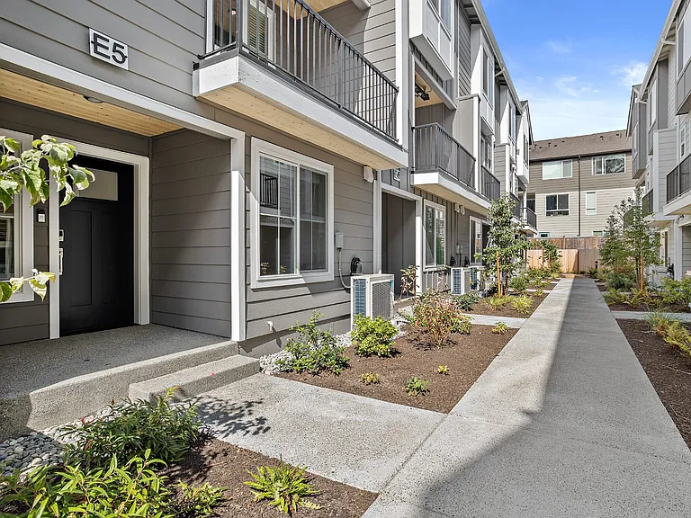 13730 Manor Way #E5 — Photo 2