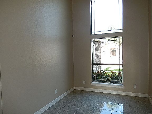 4th image of 1103 W E St