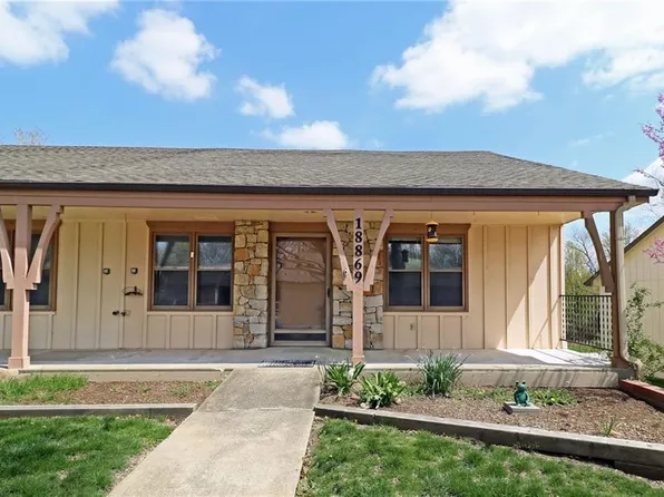 18869 Sunrise Dr, Belton, MO 64012