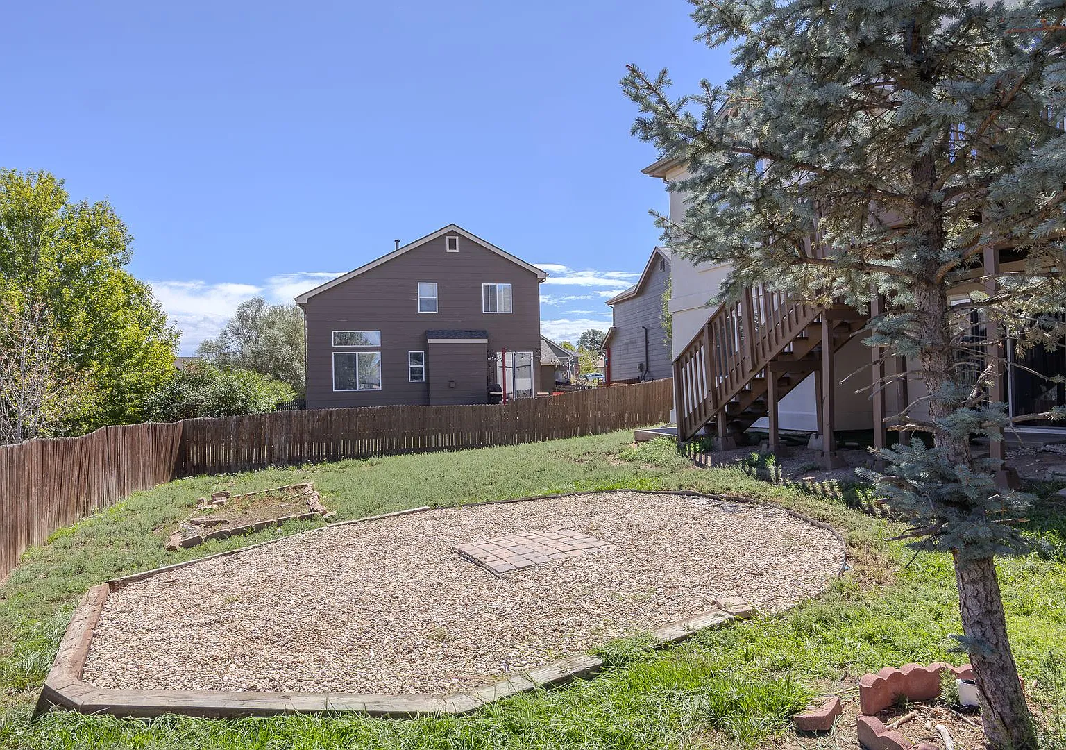 Fantastic, updated- 4 bedroom near base! — Photo 3