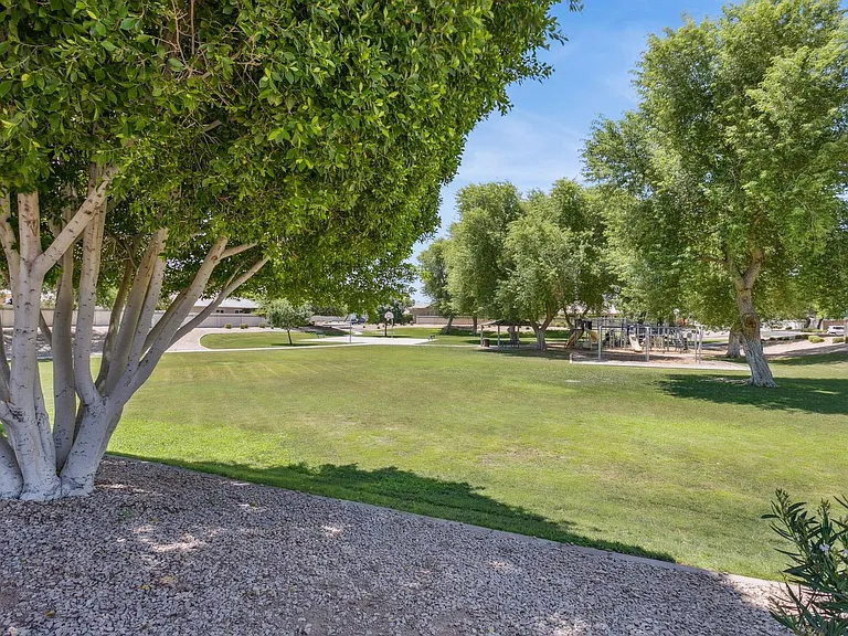 1556 N Rockwell Ct — Photo 30