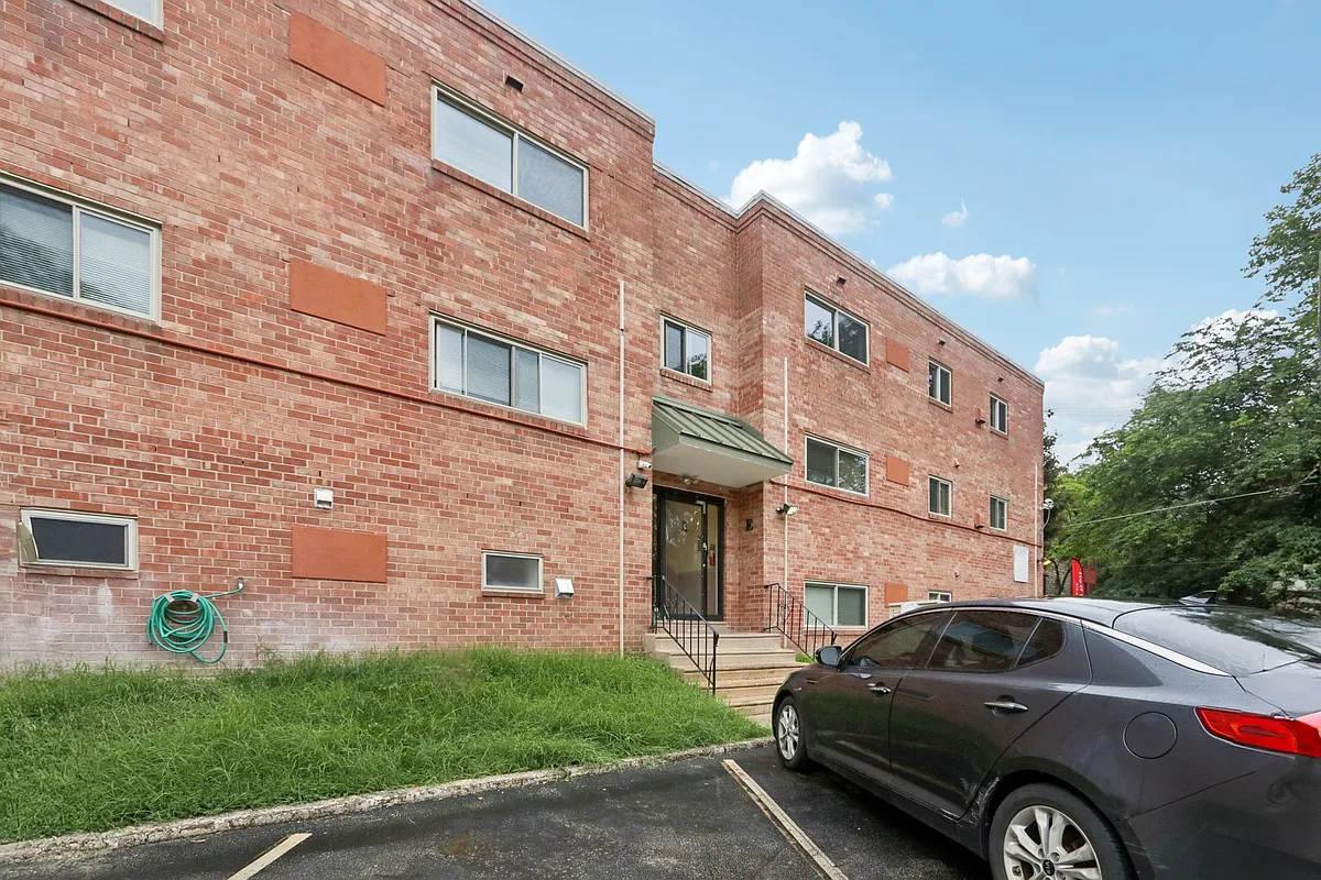 Building Photo - Allens Lane