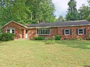 102 Mohawk Dr, Schenectady, NY 12303