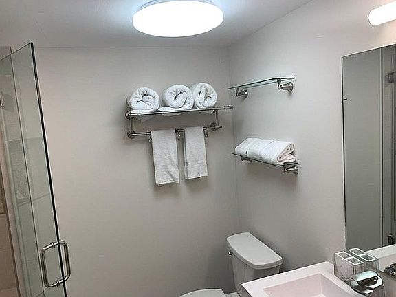 3rd image of 2951 S Bayshore Dr #507