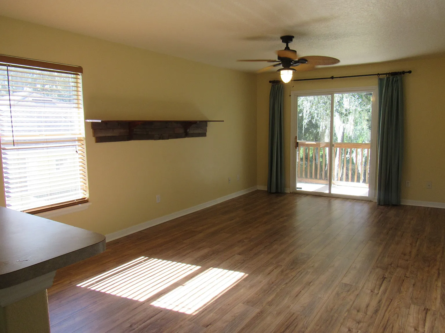 NSB 2 bed, 2 bath with a bonus room, large fenced yard, pet friendly — Photo 4