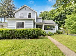 584 Oakwood Ave, East Aurora, NY 14052