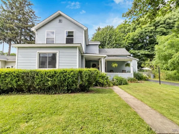 584 Oakwood Ave, East Aurora, NY 14052