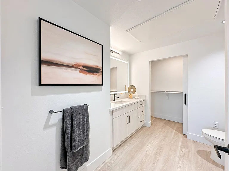 Begonia Place Luxury Apartments — Photo 65