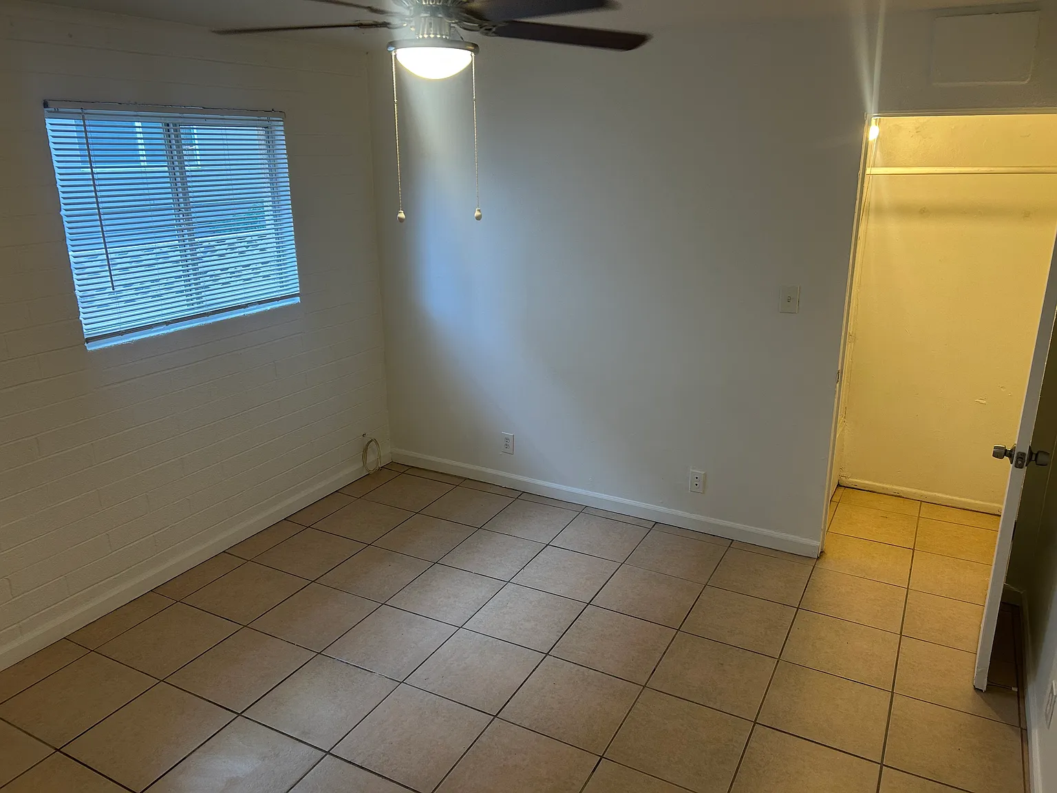 1 bed, 350 sqft, $895 — Photo 4