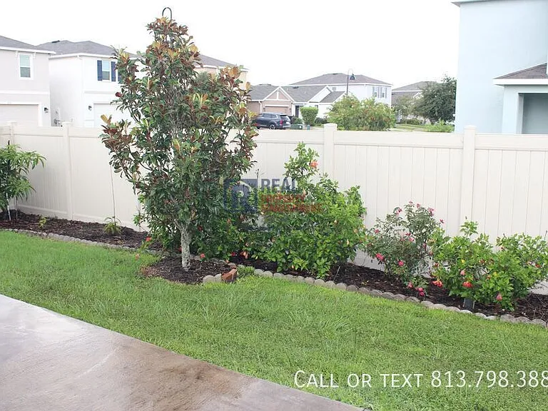 3199 Suncoast Plains Dr — Photo 10
