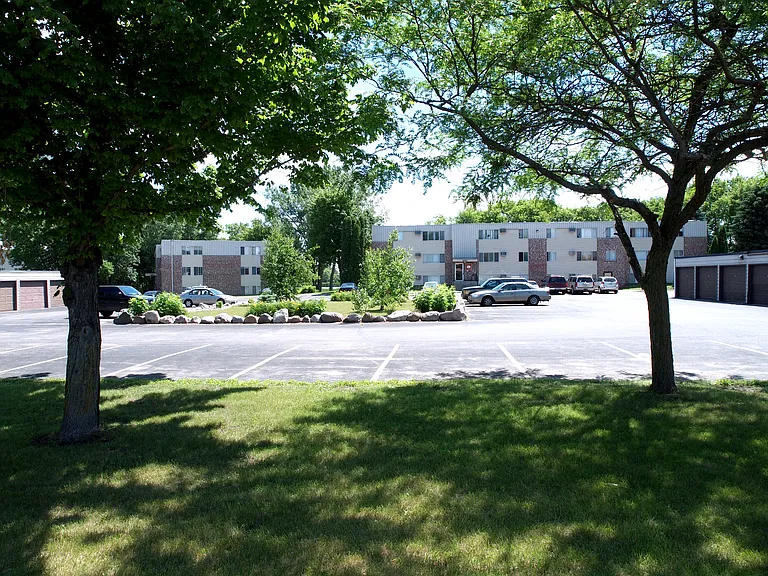 Foot Lake Apartments — Photo 6