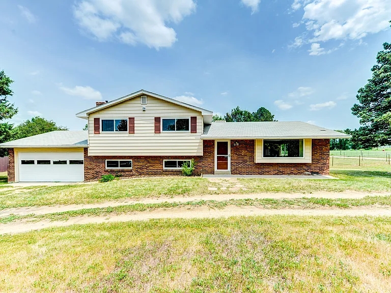 518 Clover Ln — Photo 36