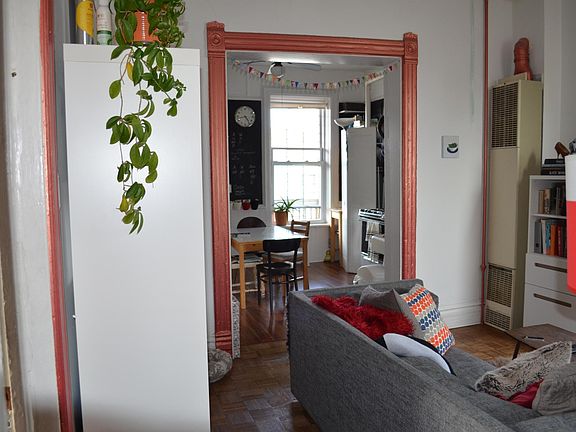 4th image of 2042 W Huron St APT 3R