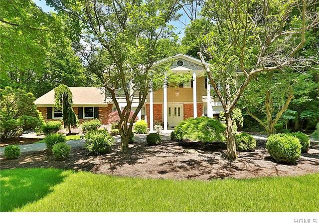 1st image of 12 Woodhaven Dr