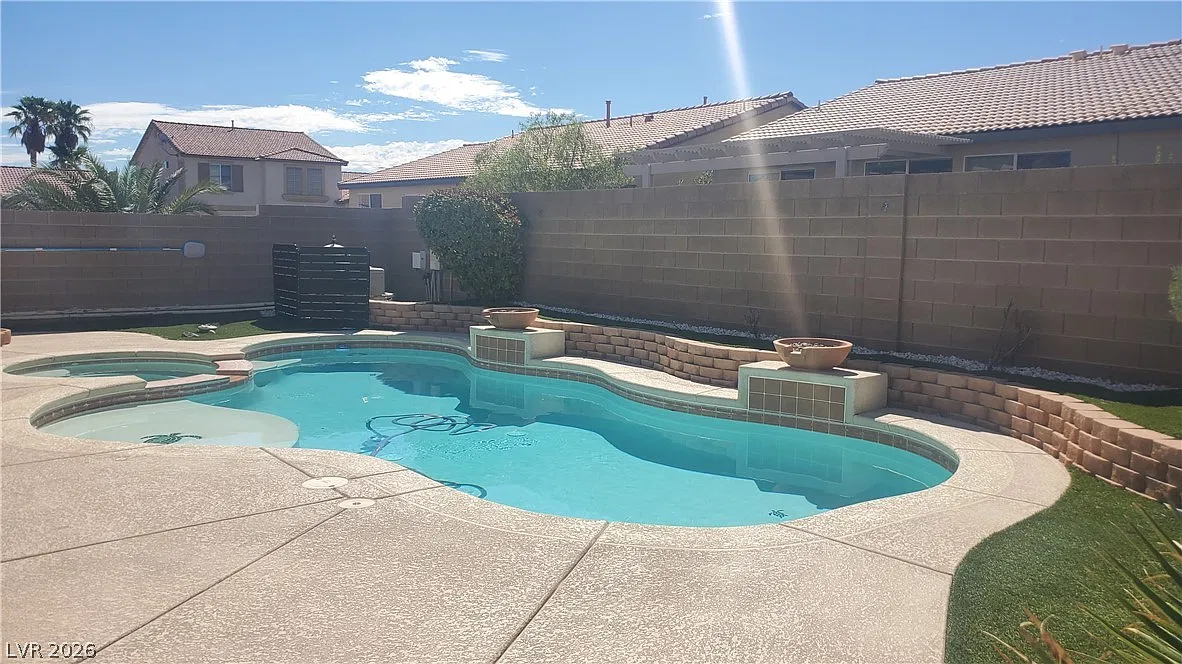 3 bed, 2.0 bath, 1536 sqft, $2,500 — Photo 2