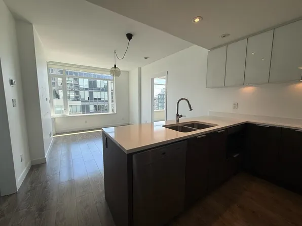 110 Switchmen St #1601, Vancouver, BC V6A 0C6