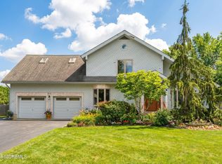 15 Mcqueen Boulevard, Farmingdale, NJ 07727