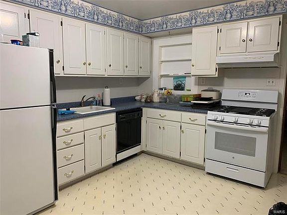 3rd image of 10323 Saint Katherine Ln