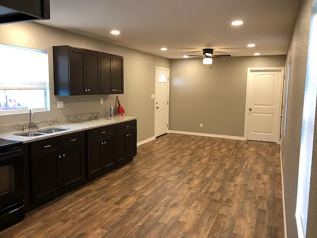 2 bed, 700 sqft, $950 — Photo 1