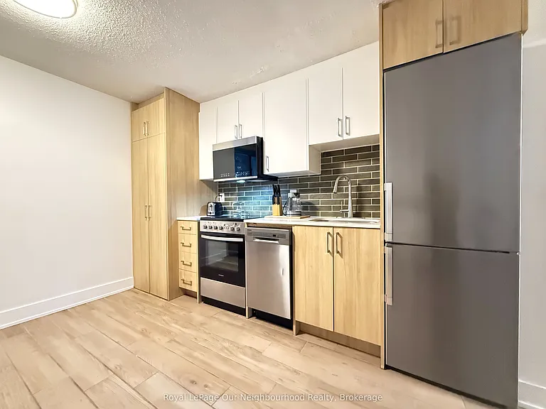 160 Dowling Ave #102 — Photo 2