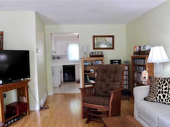 3rd image of 1301 Charlesgate Cir