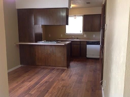4th image of 3708 Royal Crest Dr