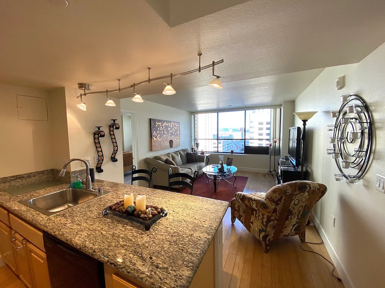 450 N Arlington Ave — Photo 2