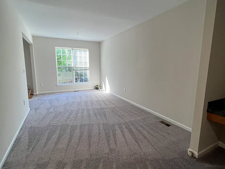 3326 Oxon Run Rd SE — Photo 2