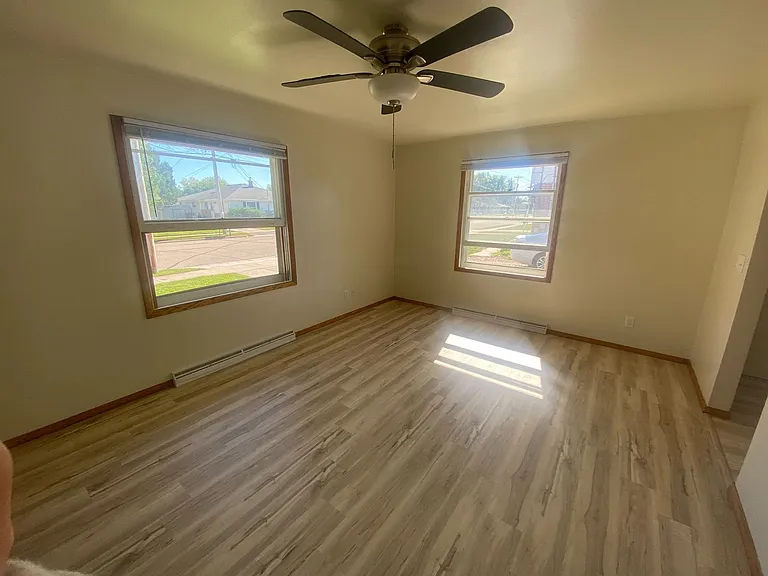 968 Grove St — Photo 10