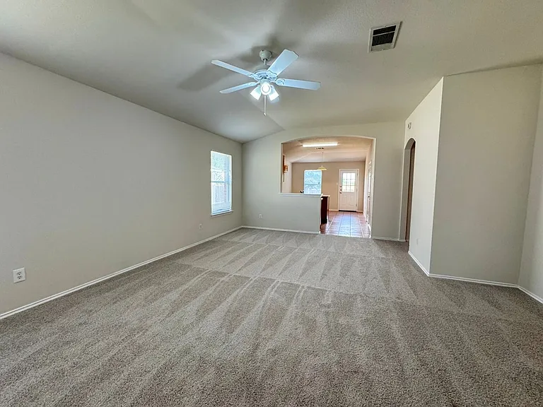 113 Salado Dr — Photo 6