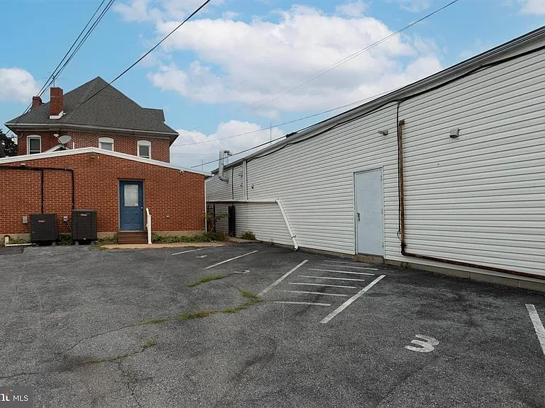 40 W Main St — Photo 34