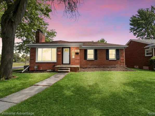 21207 Severn Rd, Harper Woods, MI 48225