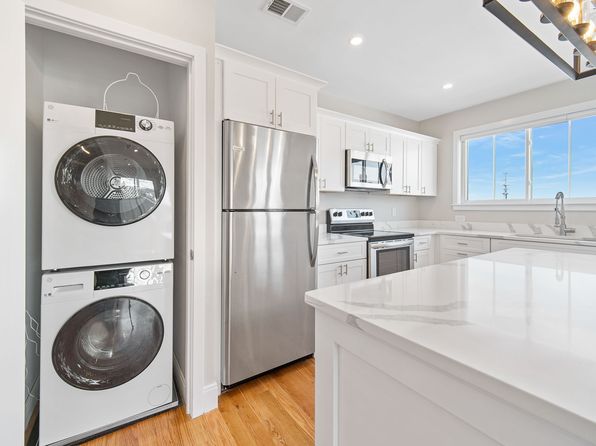 4 Hecla St #2