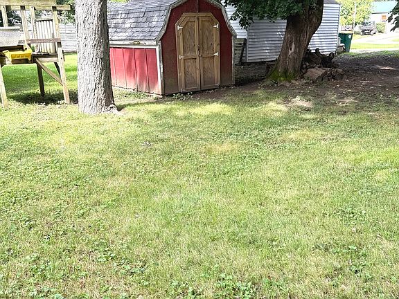 4th image of 312 Depot St