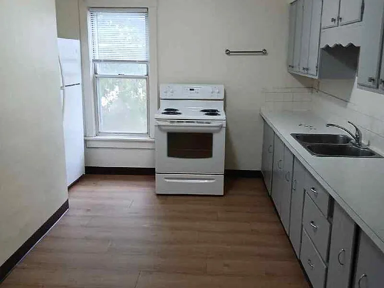 205 Walnut St — Photo 2