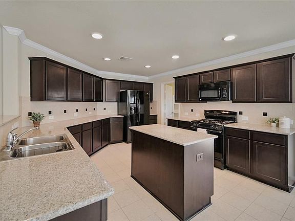 5th image of 106 Knollbrook Cir