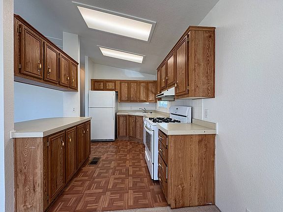 2nd image of 1174 E Main St Space 63