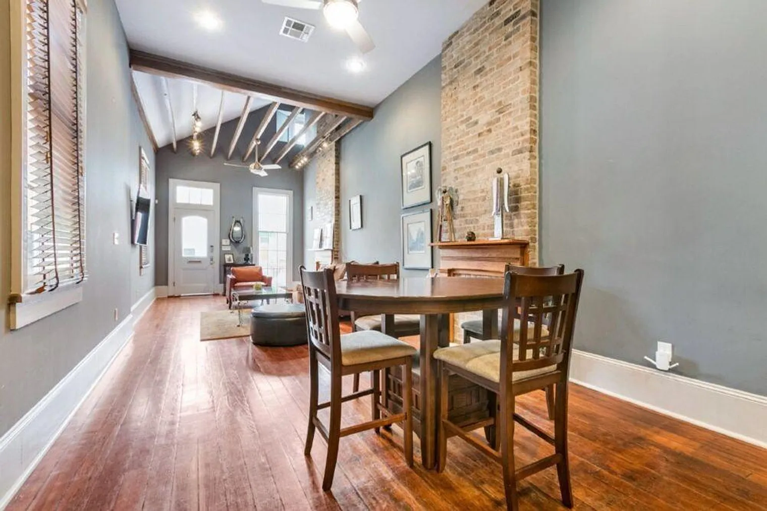 2 bed, 2.0 bath, 1291 sqft, $5,244 — Photo 2