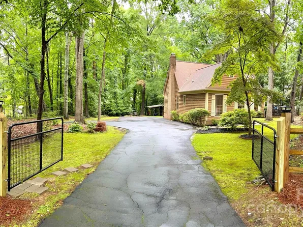 3214 Tilley Morris Rd, Matthews, NC 28105